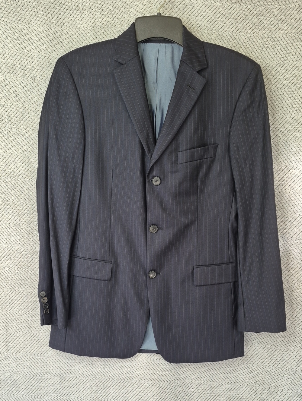 EUC Hugo Boss 38R Virgin Wool Navy Pinstripe 3 Button Formal Business Blazer